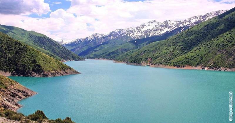 Озеро Кара-Суу в Кыргызстане