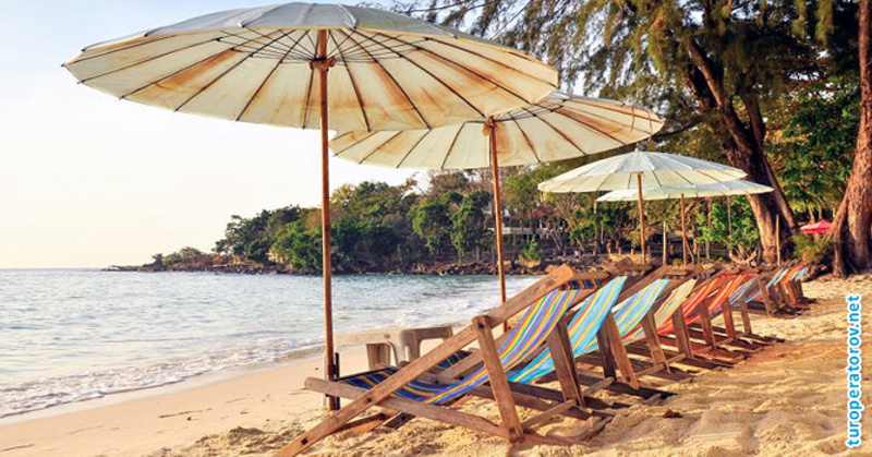 Прибрежная зона популярного курорта Хуа Хин снова доступна для отдыха.